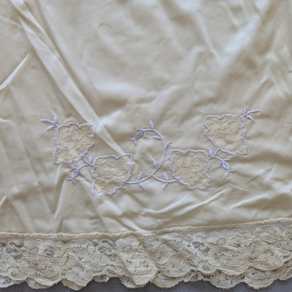 Vintage Yellow Nylon Half Slip with Floral Embroidery Scalloped Lace Trim Sz Med - Picture 9 of 12